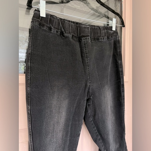 Black Flare Jeggings Distressed Raw Hem Pull-On Pants Size M - Picture 3 of 4